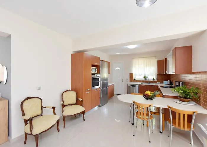 Villa Seraina House Pastida