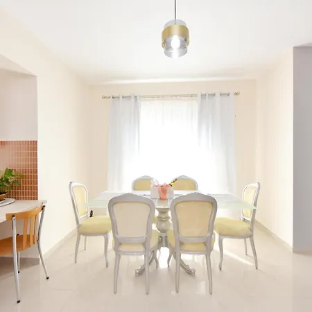 Villa Seraina House *