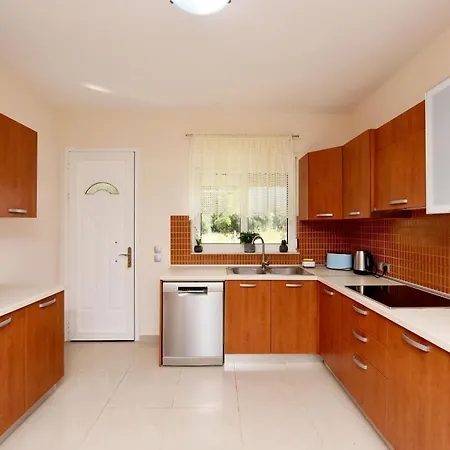 Seraina House Pastida