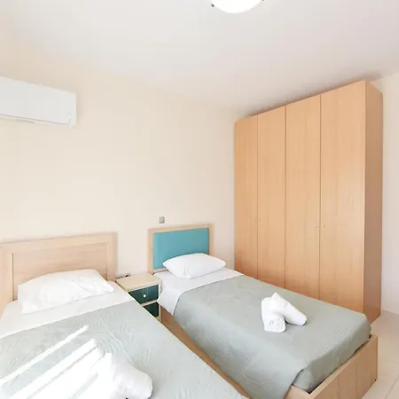 Villa Seraina House *