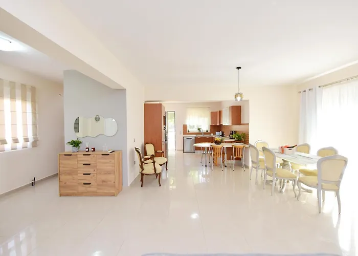 Villa Seraina House *