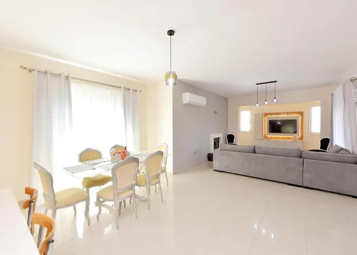 Villa Seraina House *