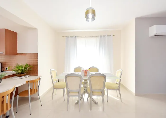 Villa Seraina House *