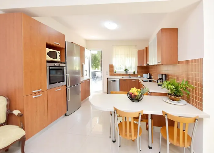 Seraina House Pastida