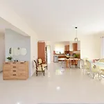 فيلة Seraina House *