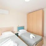 فيلة Seraina House *