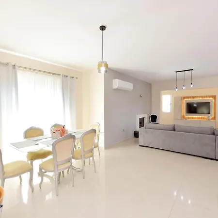 Villa Seraina House *