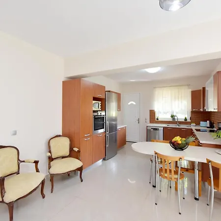 Villa Seraina House Pastida